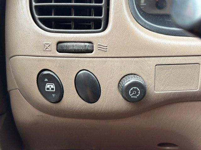 Toyota Sequoia 4dr SR5 (Natl) 2003