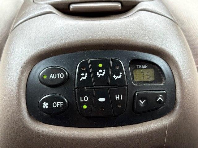 Toyota Sequoia 4dr SR5 (Natl) 2003