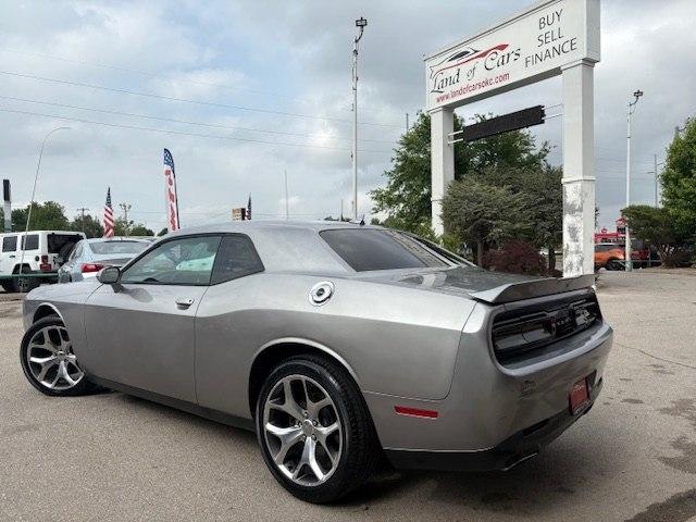 Dodge Challenger 2dr Cpe SXT Plus 2015