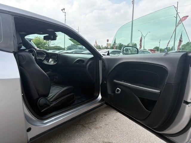 Dodge Challenger 2dr Cpe SXT Plus 2015