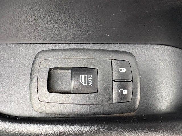 Dodge Challenger 2dr Cpe SXT Plus 2015