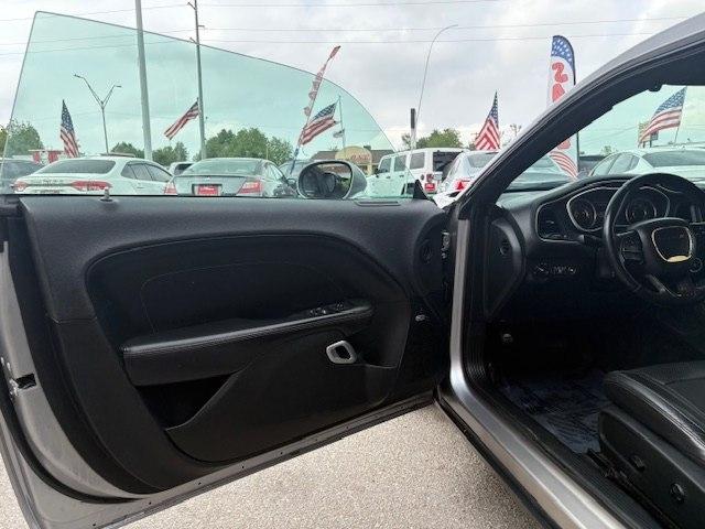 Dodge Challenger 2dr Cpe SXT Plus 2015