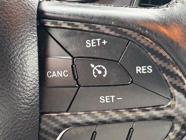 Dodge Challenger 2dr Cpe SXT Plus 2015