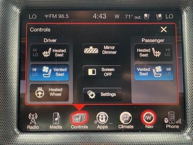 Dodge Challenger 2dr Cpe SXT Plus 2015