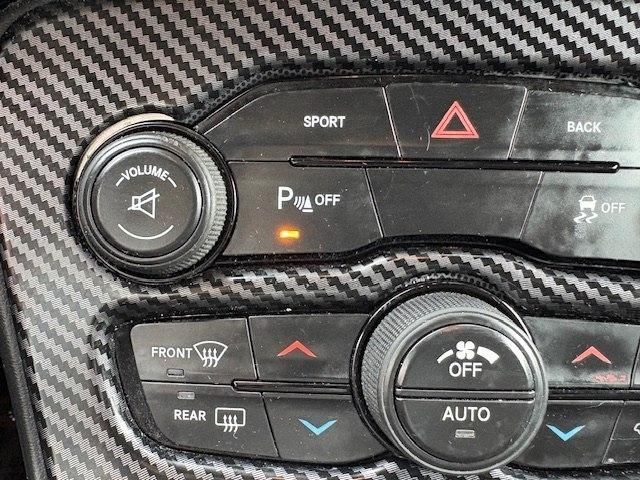 Dodge Challenger 2dr Cpe SXT Plus 2015