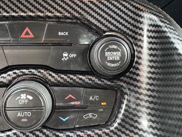 Dodge Challenger 2dr Cpe SXT Plus 2015