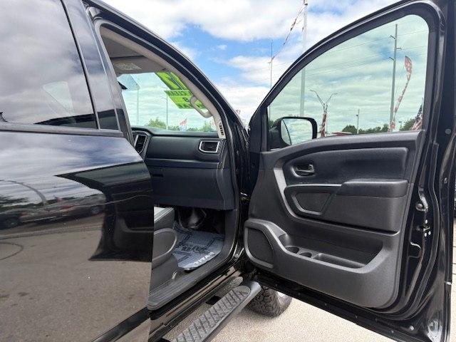 Nissan Titan XD 4x2 Gas Crew Cab S 2017