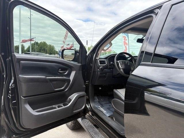 Nissan Titan XD 4x2 Gas Crew Cab S 2017