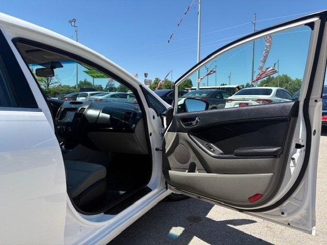Kia Forte 5-Door 5dr HB Auto EX 2015