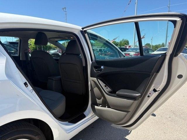 Kia Forte 5-Door 5dr HB Auto EX 2015