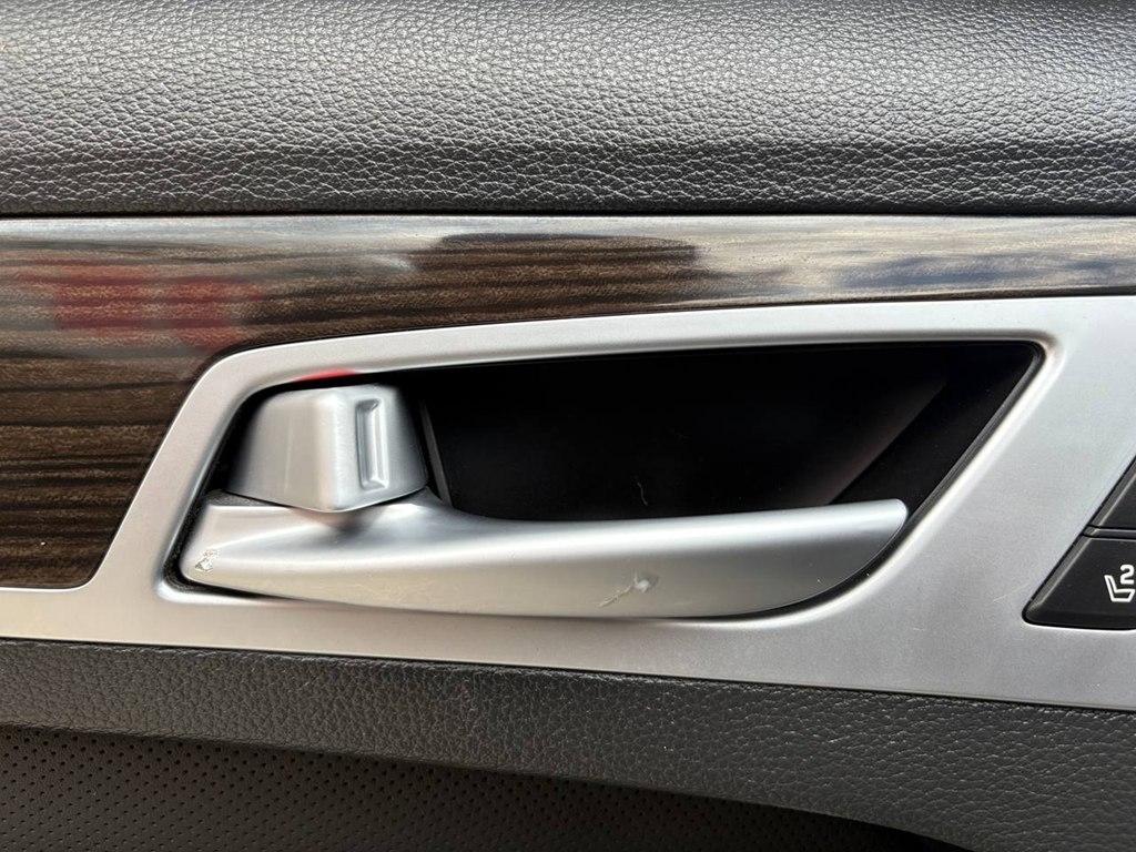 Hyundai Genesis 4dr Sdn V6 3.8L AWD 2015