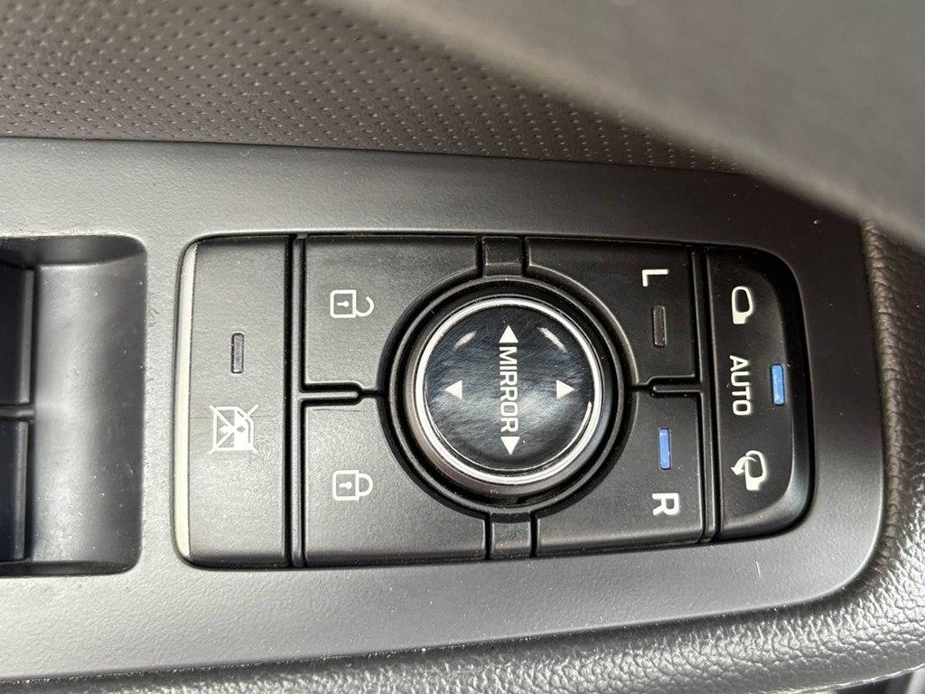 Hyundai Genesis 4dr Sdn V6 3.8L AWD 2015
