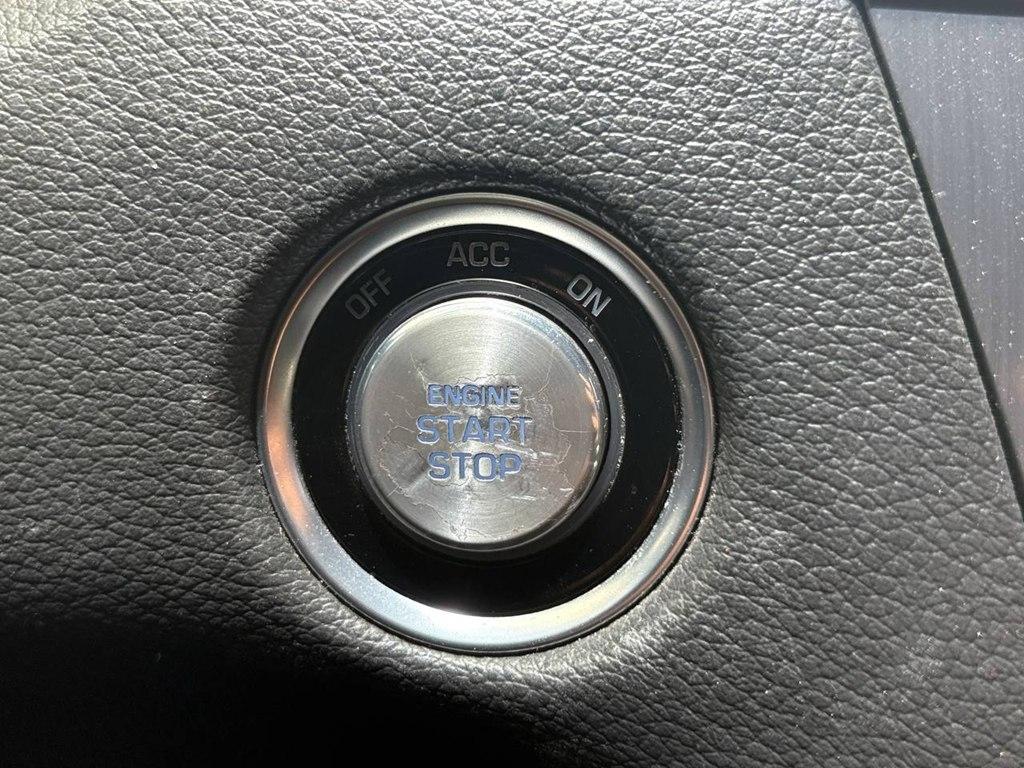 Hyundai Genesis 4dr Sdn V6 3.8L AWD 2015