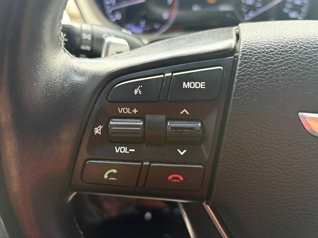 Hyundai Genesis 4dr Sdn V6 3.8L AWD 2015