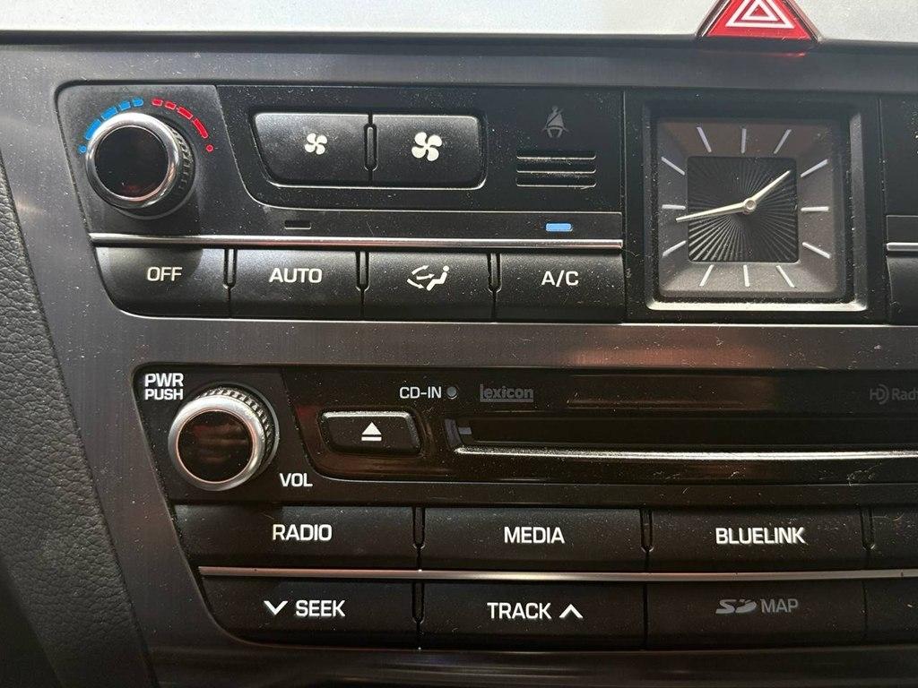 Hyundai Genesis 4dr Sdn V6 3.8L AWD 2015