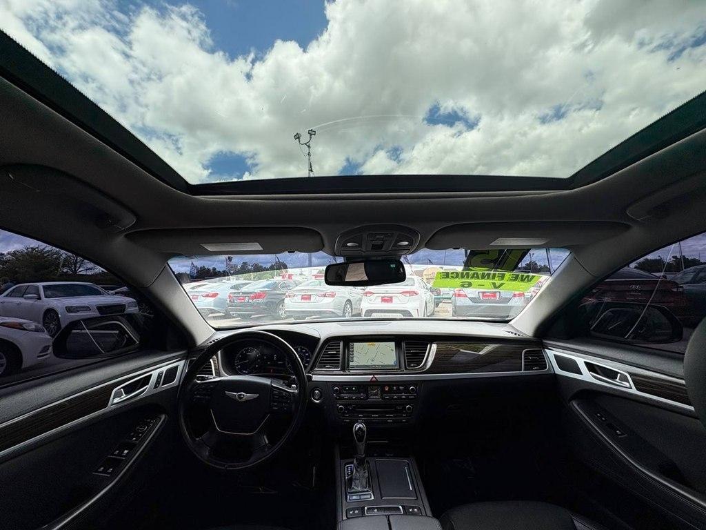 Hyundai Genesis 4dr Sdn V6 3.8L AWD 2015