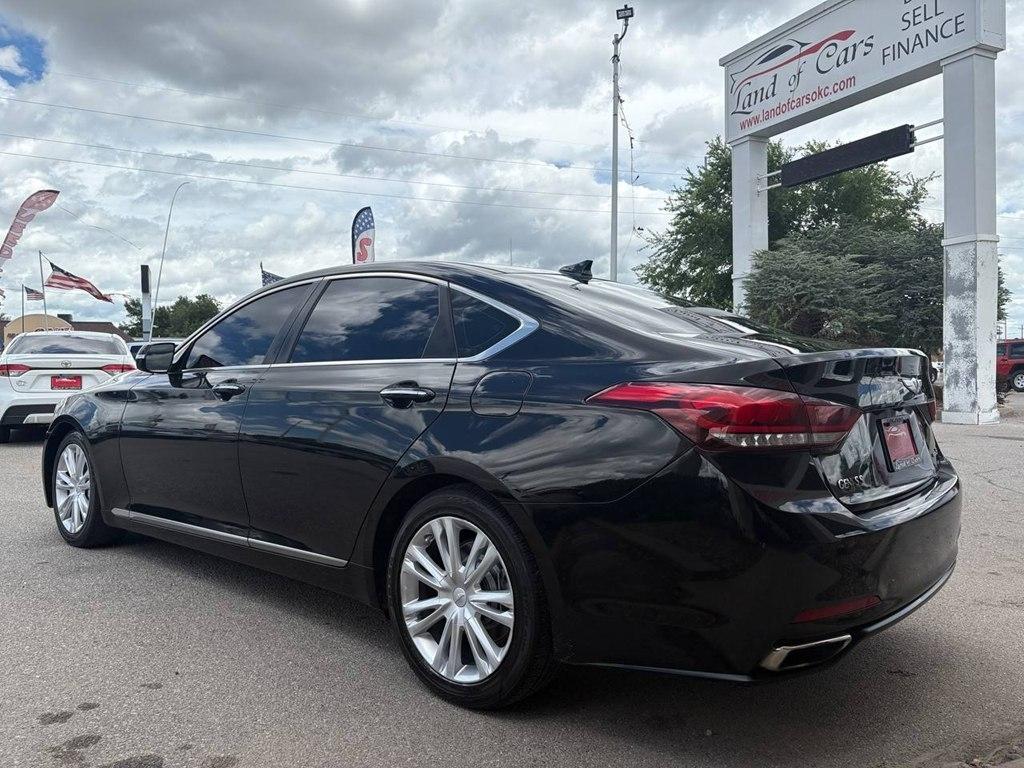 Hyundai Genesis 4dr Sdn V6 3.8L AWD 2015