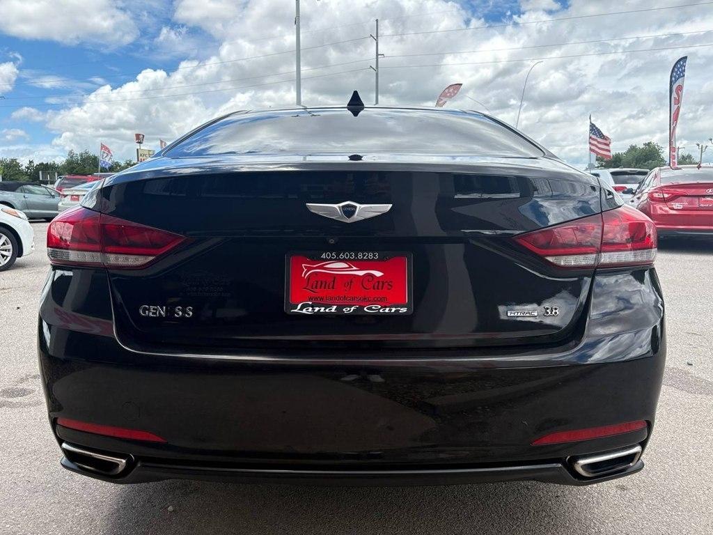 Hyundai Genesis 4dr Sdn V6 3.8L AWD 2015