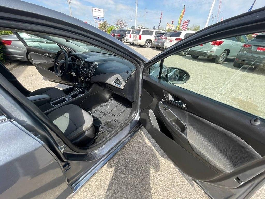 Chevrolet Cruze 4dr Sdn LT 2019