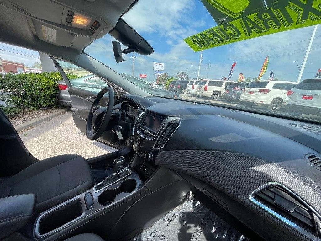 Chevrolet Cruze 4dr Sdn LT 2019