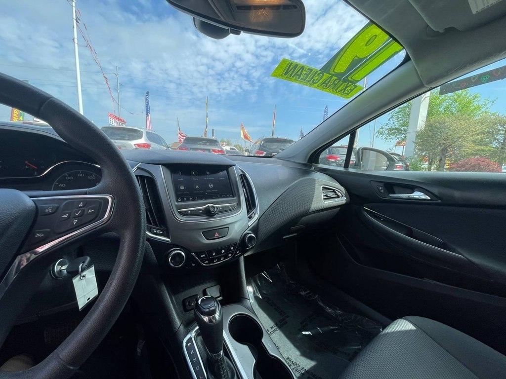 Chevrolet Cruze 4dr Sdn LT 2019