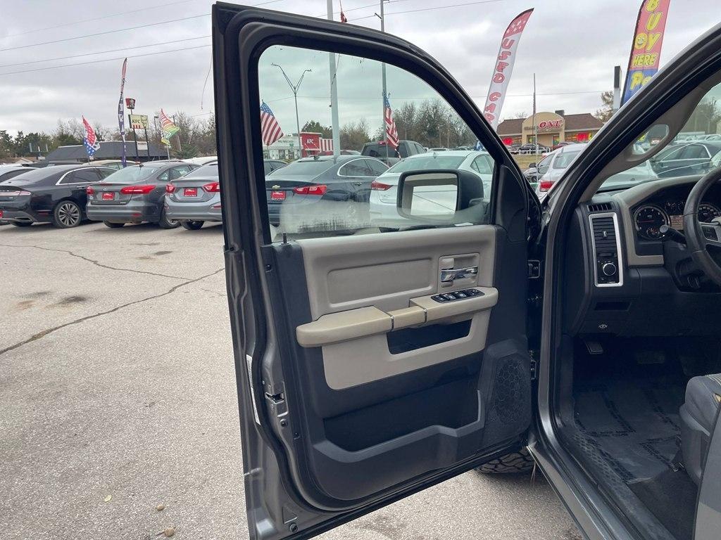 Dodge Ram 1500 2WD Crew Cab 140.5" SLT 2009