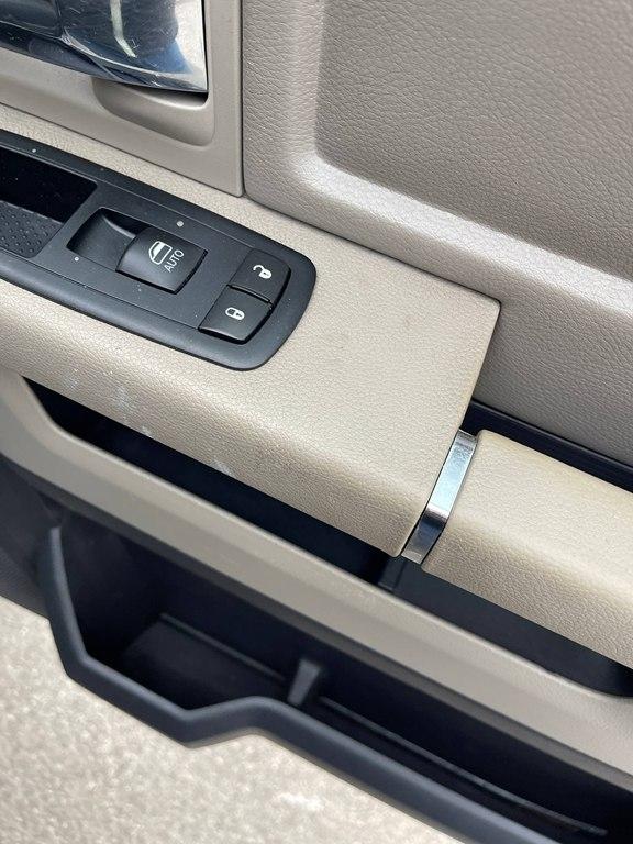 Dodge Ram 1500 2WD Crew Cab 140.5" SLT 2009