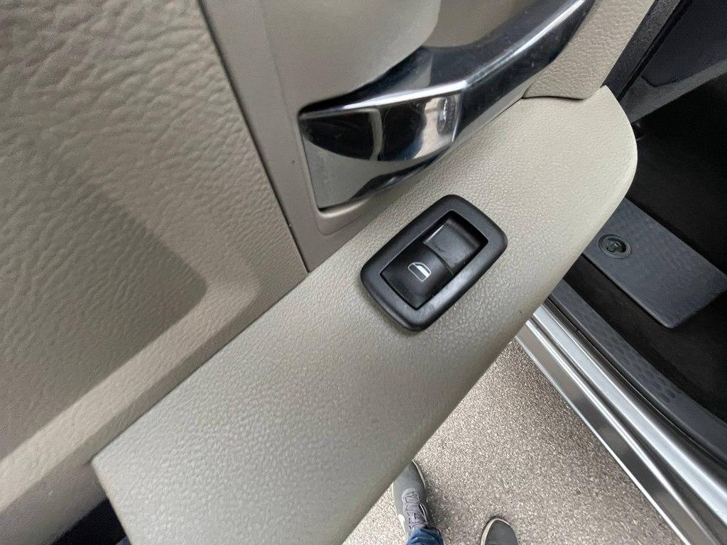 Dodge Ram 1500 2WD Crew Cab 140.5" SLT 2009