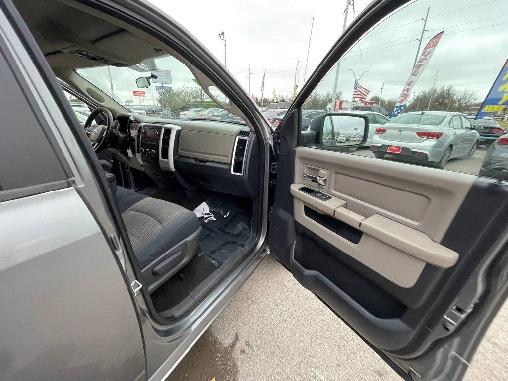 Dodge Ram 1500 2WD Crew Cab 140.5" SLT 2009