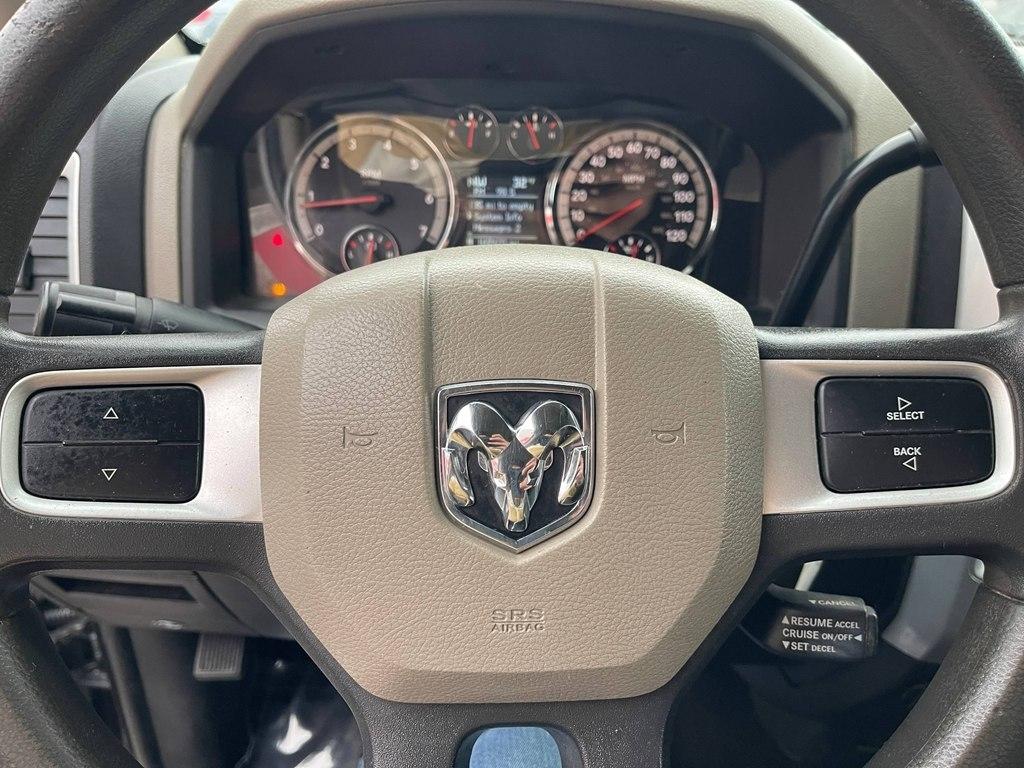 Dodge Ram 1500 2WD Crew Cab 140.5" SLT 2009