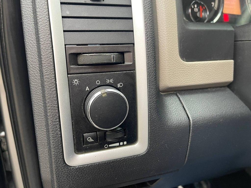 Dodge Ram 1500 2WD Crew Cab 140.5" SLT 2009