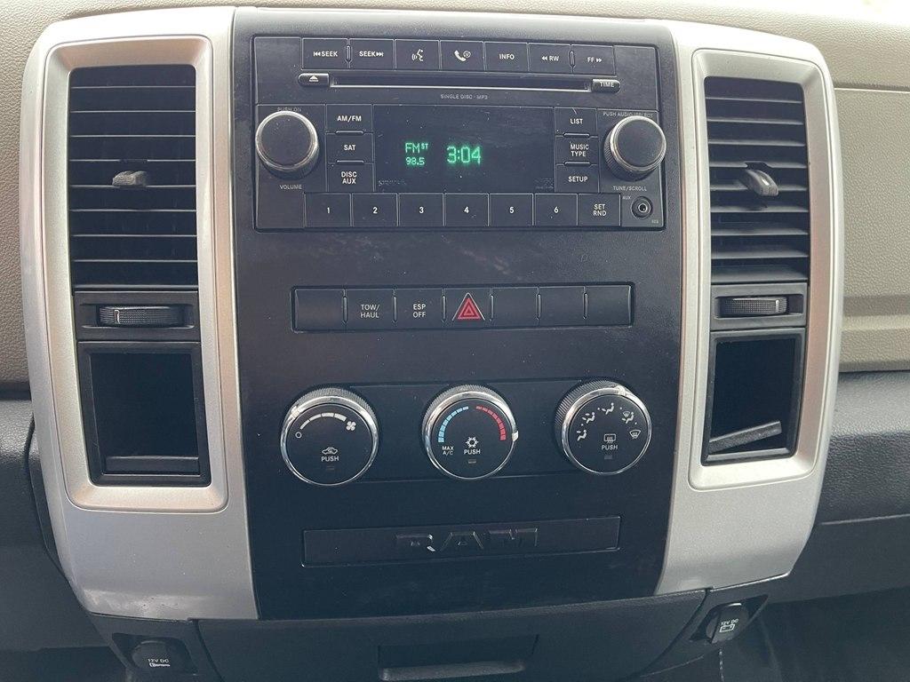 Dodge Ram 1500 2WD Crew Cab 140.5" SLT 2009