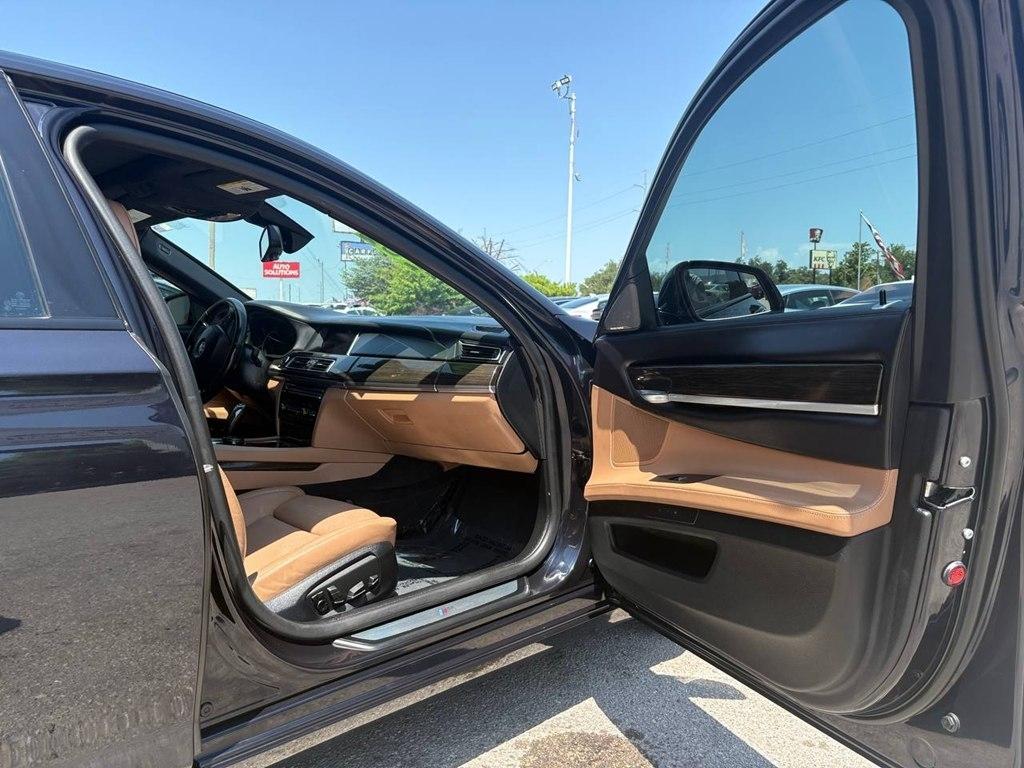 BMW 7 Series 4dr Sdn 750i xDrive AWD 2015