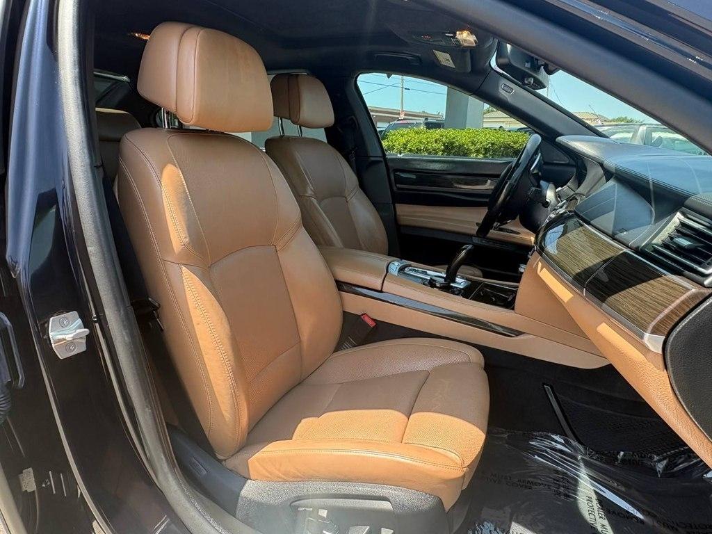 BMW 7 Series 4dr Sdn 750i xDrive AWD 2015