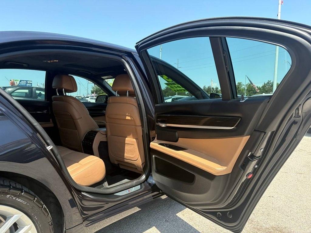 BMW 7 Series 4dr Sdn 750i xDrive AWD 2015