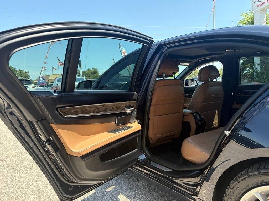 BMW 7 Series 4dr Sdn 750i xDrive AWD 2015
