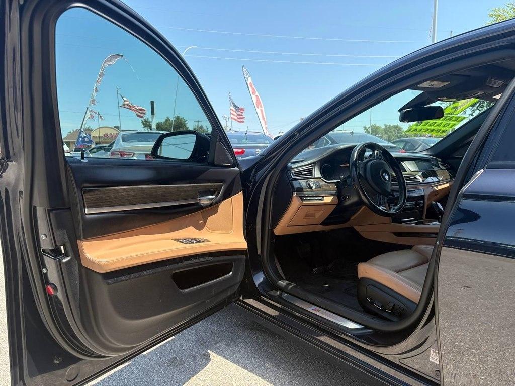 BMW 7 Series 4dr Sdn 750i xDrive AWD 2015