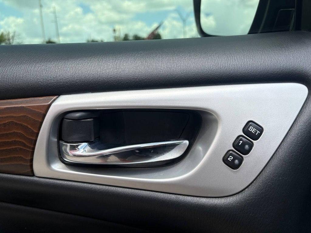 Nissan Pathfinder 4x4 Platinum 2020