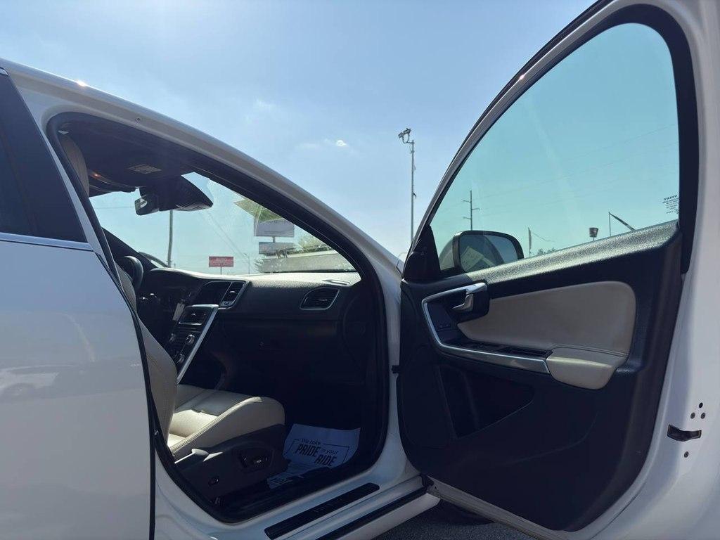 Volvo S60 2015.5 4dr Sdn T5 Drive-E Platinum FWD 2015