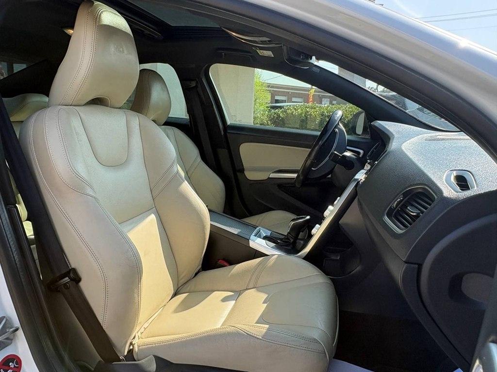 Volvo S60 2015.5 4dr Sdn T5 Drive-E Platinum FWD 2015