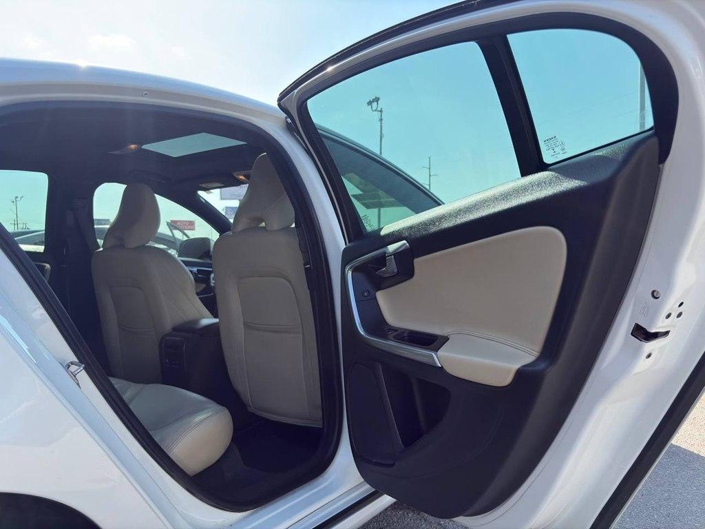 Volvo S60 2015.5 4dr Sdn T5 Drive-E Platinum FWD 2015