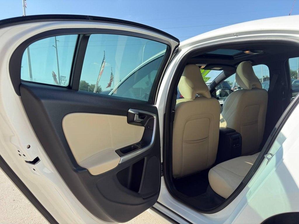Volvo S60 2015.5 4dr Sdn T5 Drive-E Platinum FWD 2015