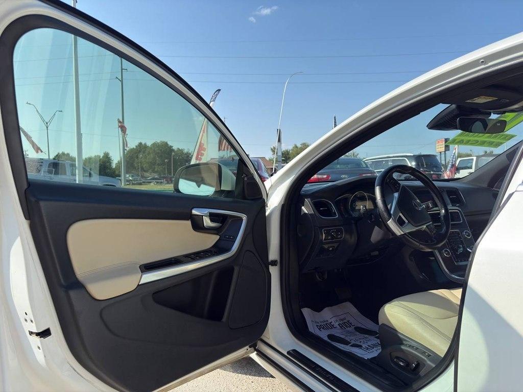 Volvo S60 2015.5 4dr Sdn T5 Drive-E Platinum FWD 2015