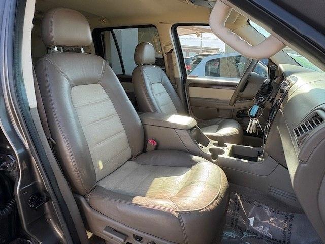 Ford Explorer 4dr 114" WB 4.6L Eddie Bauer 4WD 2005