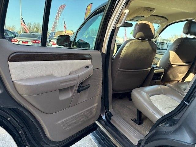Ford Explorer 4dr 114" WB 4.6L Eddie Bauer 4WD 2005
