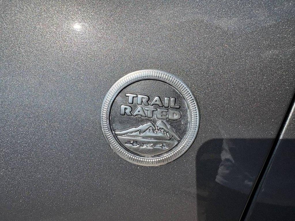 Jeep Grand Cherokee 4WD 4dr Laredo 2011
