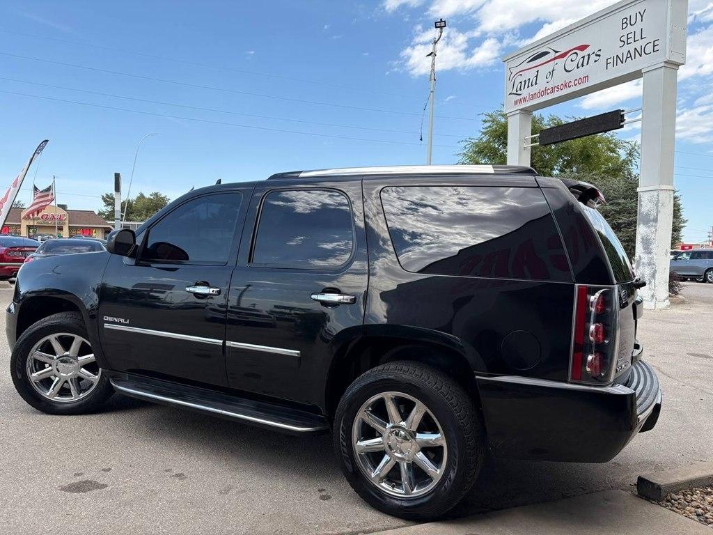 GMC Yukon AWD 4dr 1500 Denali 2012