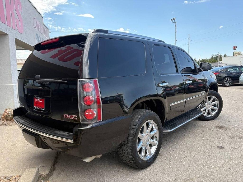GMC Yukon AWD 4dr 1500 Denali 2012