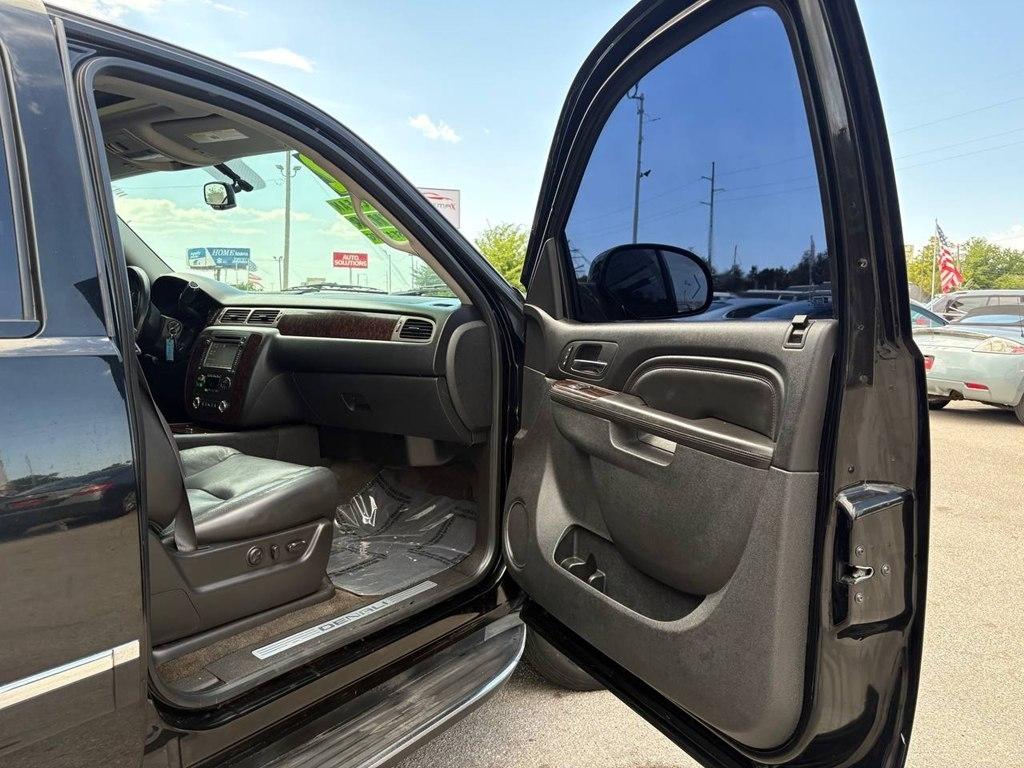 GMC Yukon AWD 4dr 1500 Denali 2012