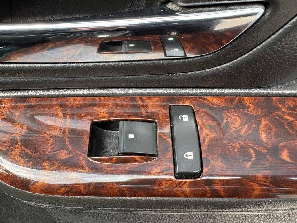 GMC Yukon AWD 4dr 1500 Denali 2012